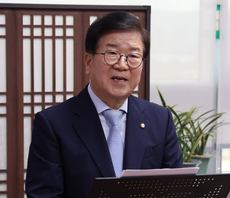 극단대치 속에도 균형추 '의회주의자' 박병석, 총선 불출마