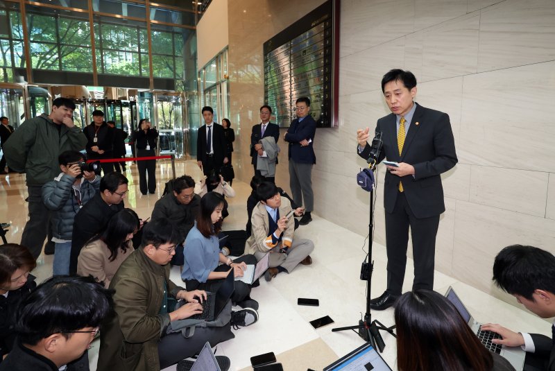 銀 '고정형 주담대 금리' 하락.."상생 압박 때문 아냐"