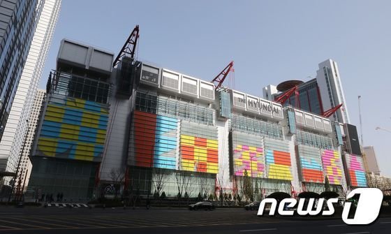 현대백화점, 타사 대비 실적 개선세 뚜렷-대신증권