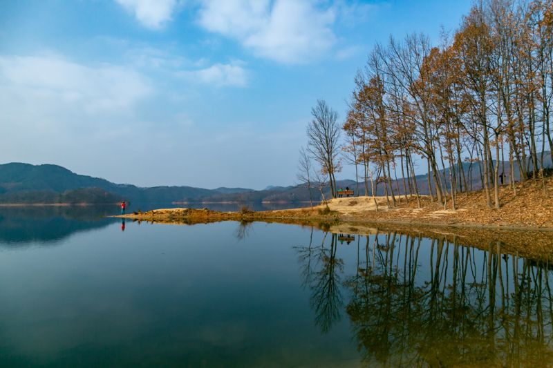 총길이만 31.5㎞에 달하는 횡성호수길은 호수의 품 안을 따라 걷는 형태로 시작점으로 돌아올 수 있다. 곳곳에 휴식공간이 있어 온 가족이 함께하는 나들이 코스로 제격이다.