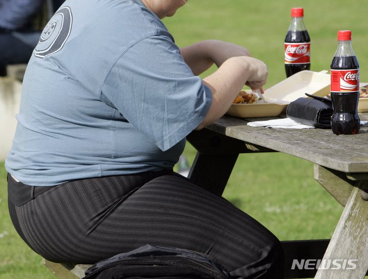 "비만은 유전이다?"..뚱뚱한 부모 자녀, 중년에 비만될 확률 6배 높다