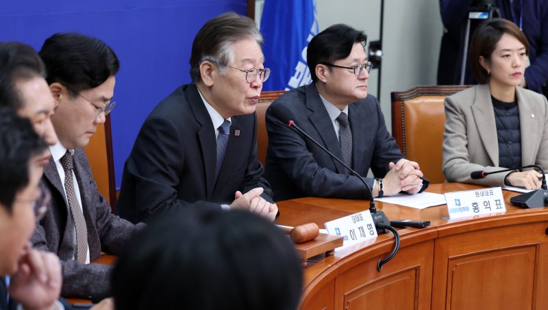 [서울=뉴시스] 이영환 기자 = 이재명 더불어민주당 대표가 10일 오전 서울 여의도 국회에서 열린 최고위원회의에서 발언을 하고 있다. 2023.11.10. 20hwan@newsis.com /사진=뉴시스