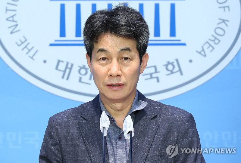 檢, '허위 인턴 등록' 윤건영 의원에 벌금 500만원 구형