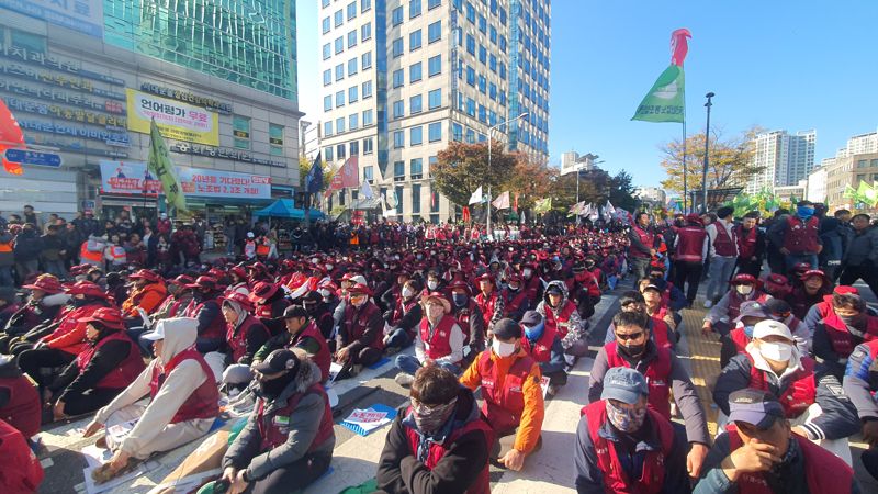 11일 서울 서대문구 에서 민주노총 조합원 및 윤석열정권퇴진운동본부 회원 총 4만명이 결집해 전국노동자대회를 진행했다. /사진=노유정 기자