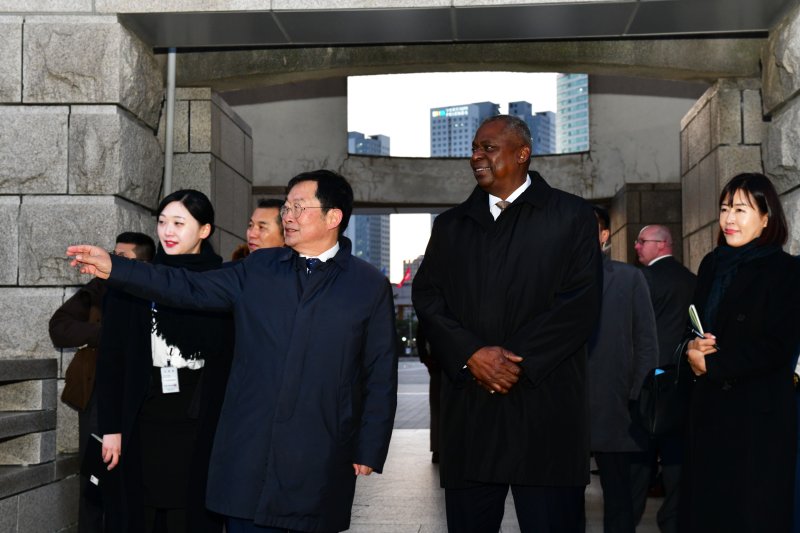 오스틴 美국방 "참전용사·주한미군에 감사" 전쟁기념관 방문