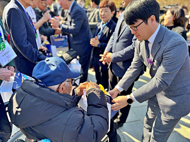 롯데웰푸드, 11월 11일 '턴 투워드 부산' 기념 빼빼로로 감사의 마음 전했다