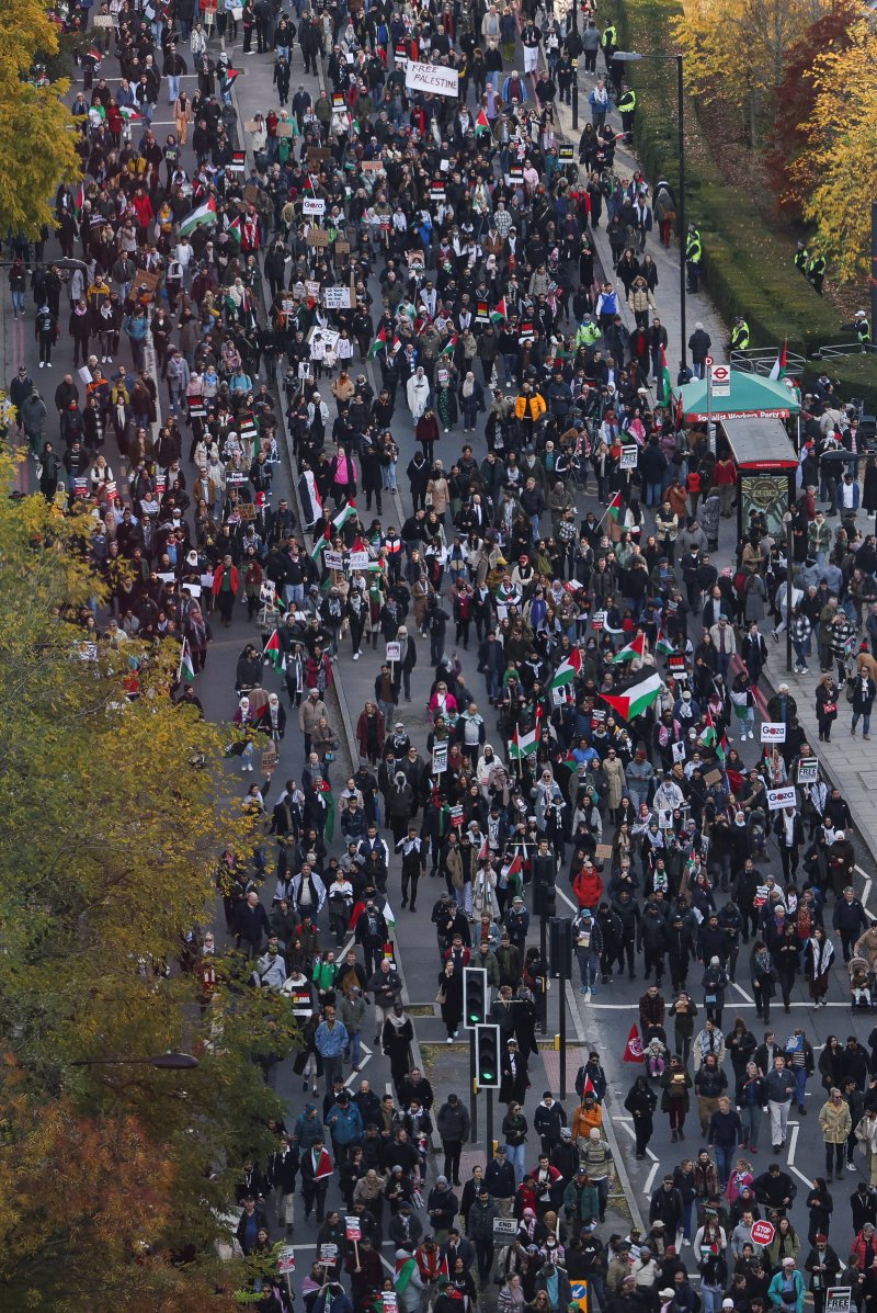 지난 1월 11일(현지시간) 영국 런던에서 시민들이 모여 반이스라엘 시위를 벌였다. 사진=뉴스1
