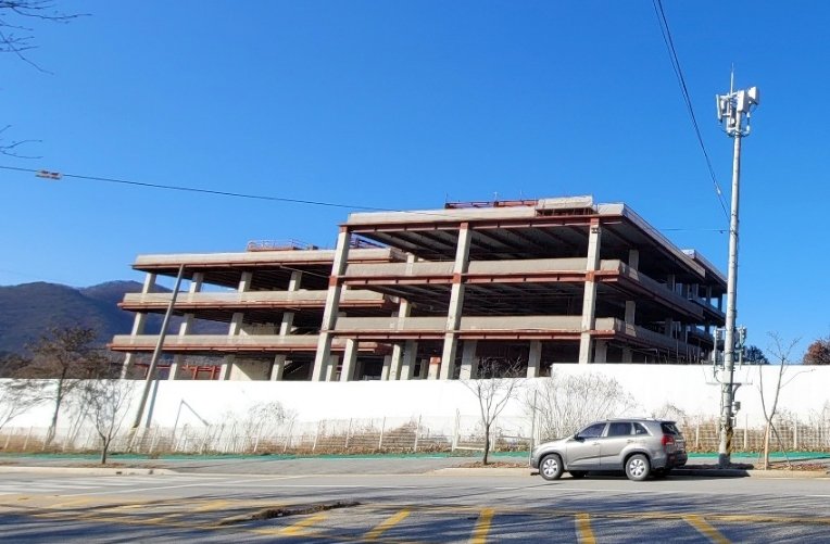 공사 중단된 두산연수원 [춘천시 제공.재판매 및 DB 금지]