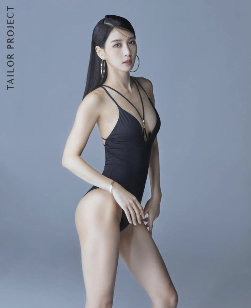 김정민, 수영복 입고 찍은 보디프로필…치명 섹시美
