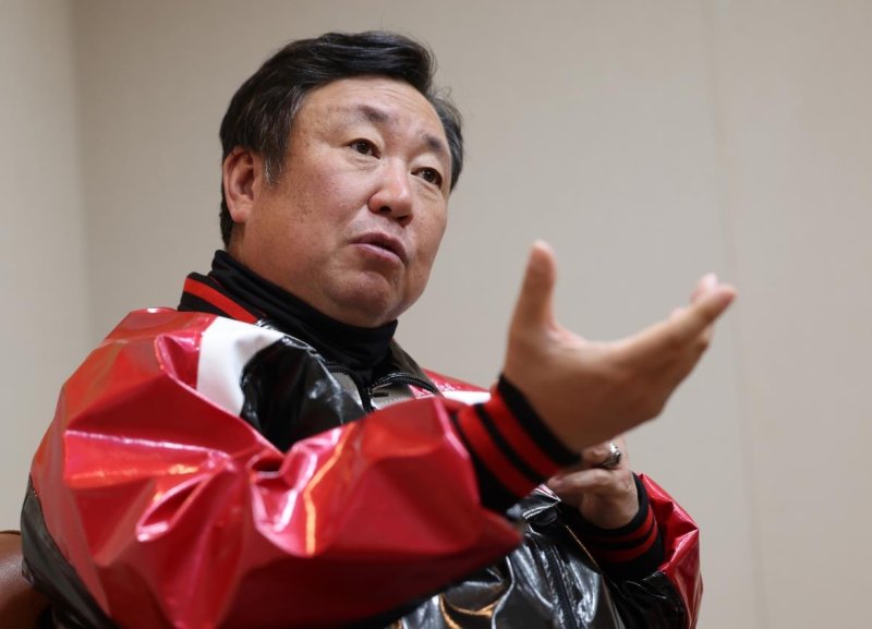 연합뉴스와 인터뷰하는 LG 트윈스 차명석 단장 (서울=연합뉴스) 김성민 기자 = 29년 만에 한국시리즈 우승을 차지한 차명석 LG 트윈스 단장이 15일 서울 송파구 잠실야구장에서 연합뉴스와 인터뷰하고 있다. 2023.11.16 ksm7976@yna.co.kr