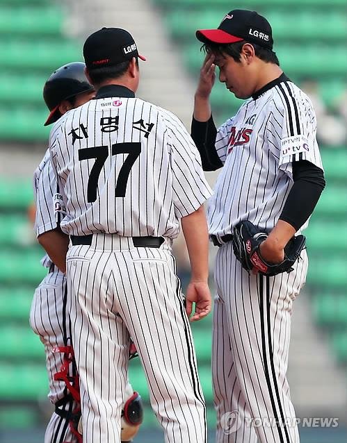 2013년 LG 투수 코치 시절의 차명석 단장 [연합뉴스 자료사진]