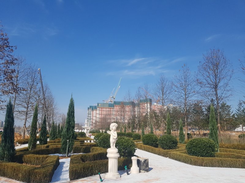 유럽의 정원이 앞마당에… ‘리조트 테마 도시’ 완성 눈앞[현장르포]