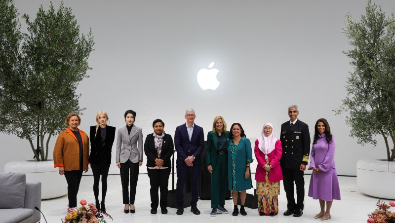 애플 본사서 정신건강 논한 김건희..블랙핑크 로제도 함께