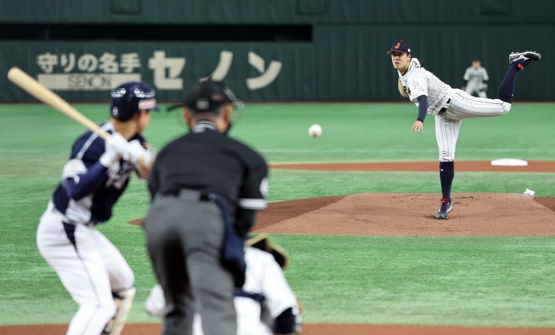 17일 오후 일본 도쿄돔에서 열린 '2023 아시아프로야구챔피언십(APBC)' 대한민국과 일본의 경기에서 일본 선발 투수로 나선 스미다 지히로가 역투하고 있다. 2023.11.17/뉴스1 ⓒ News1 이재명 기자