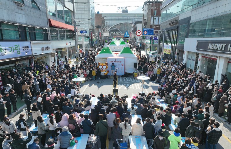 2023 제2회 구미라면축제장. 뉴시스