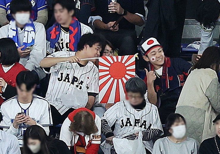 지난 17일 오후 일본 도쿄돔에서 열린 '2023 아시아프로야구챔피언십(APBC)'. 욱일기를 들고 있는 일본팬들 모습. 사진=뉴스1