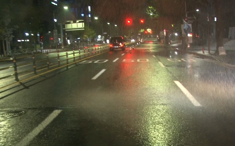 야간·우천시 운전석에서 차선을 촬영한 사진(삼화페인트 제공)