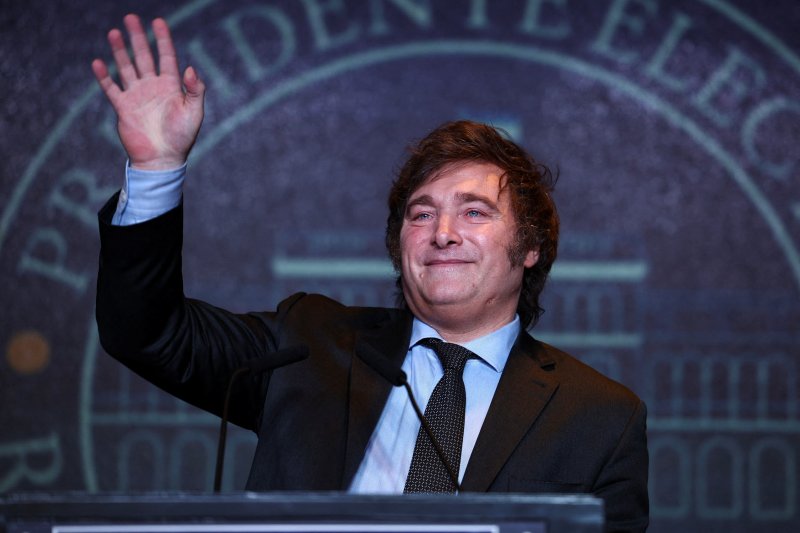 19일(현지시간) 아르헨티나 부에노스 아이레스에서 자유전진당(LLA)의 하비에르 밀레이 후보가 대선 승리 연설을 하고 있다.로이터연합뉴스
