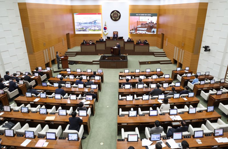 20일 오전 서울 중구 서울시의회에서 열린 321회 정례회 제4차 본회의 모습. 뉴시스