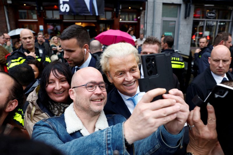 네덜란드 하원의원인 헤이르트 빌더르스(오른쪽). 극우당인 자유당(PVV)의 대표기도 하다. ⓒ 로이터=뉴스1