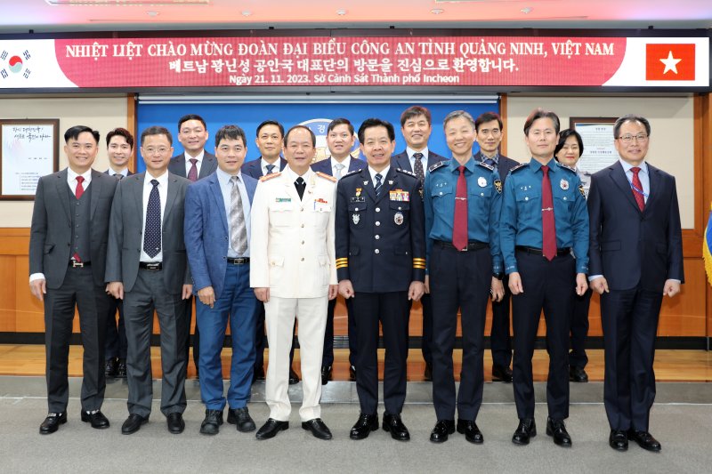 [인천=뉴시스] 인천경찰청은 21일 베트남 꽝닌성 공안국과 우호협력에 관한 양해각서(MOU)를 체결했다. (사진=인천청 제공)
