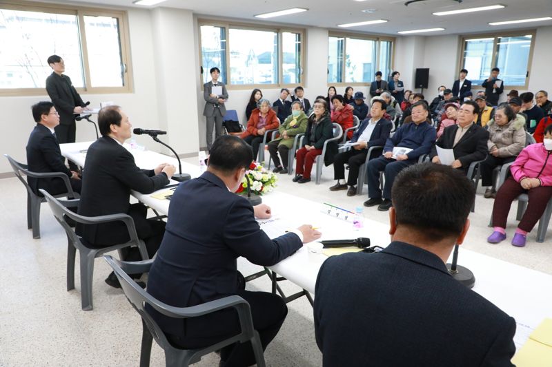 이완규 법제처장은 21일 충북 영동군 고령자복지주택 내 공중목욕탕 현장 방문 /사진=파이낸셜뉴스 사진DB