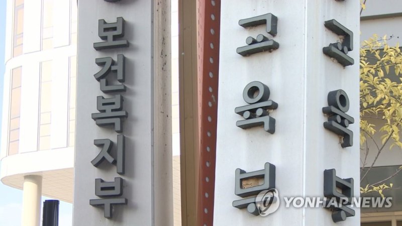 '삭발투쟁' 의협 "강행시 총파업" VS 복지부 "유감"..전운 고조