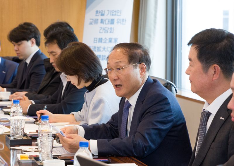 한국무역협회 최명근 비상근 부회장이 23일 서울 소공동 롯데호텔에서 열린 '한일 기업 교류 확대 방안 간담회'에서 발언을 하고 있다. 무협 제공
