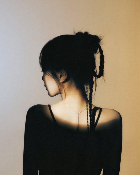 헤이즈, 'Last Winter' 콘셉트 포토 속 '빛나는 감각' 눈길