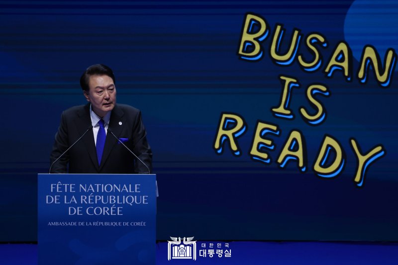 프랑스를 방문 중인 윤석열 대통령이 24일(현지시간) 파리 브롱냐르궁에서 열린 국경일 리셉션에서 축사를 하고 있다. (대통령실 홈페이지) 2023.11.25/뉴스1 ⓒ News1 오대일 기자