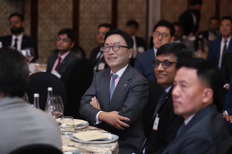 2023년 1월 인도 뭄바이 포시즌스호텔에서 열린 미래에셋자산운용 인도법인 15주년 행사에 박현주 미래에셋그룹 회장과 인도법인 관계자들이 참석했다. 미래에셋자산운용 제공