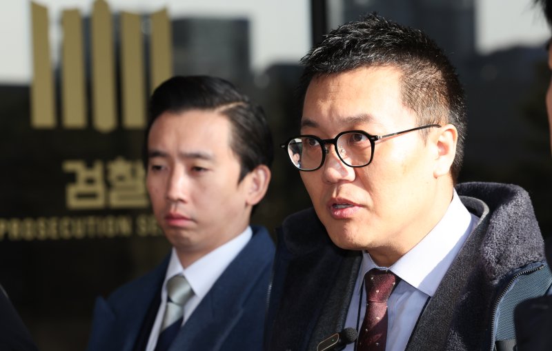 '대선 개입 여론 조작' 의혹을 받는 인터넷 언론 리포액트 허재현 기자가 28일 서울 서초구 서울중앙지방검찰청에서 피의자조사를 받기 앞서 발언을 하고 있다./사진=뉴스1화상