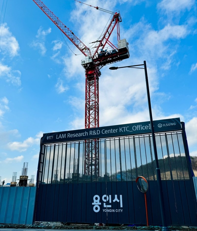 용인 램리서치 KTC(코리아 테크놀로지 센터) 옆에 내년 7월 완공 예정인 오피스동이 공사 중인 모습. 2023.11.28./뉴스1 ⓒ News1 강태우 기자