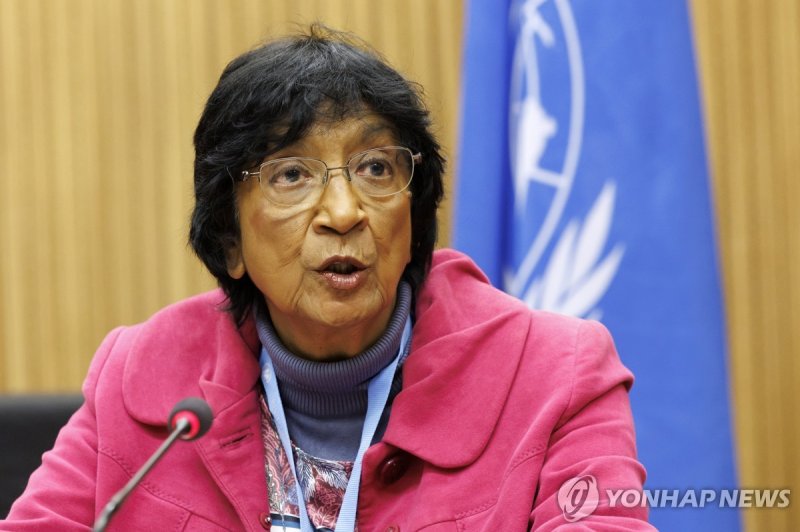 유엔 조사위, 하마스 성범죄 포함해 가자 전쟁범죄 조사하기로 epa10533435 Former U.N. High Commissioner for Human Rights Navanethem (Navi) Pillay, Chair commissionner of the Independent International Commission of Inquiry on the Occupied Palestinian Territory, including East Jerusalem, and Israel (COIOPTEJI), delivers her rema