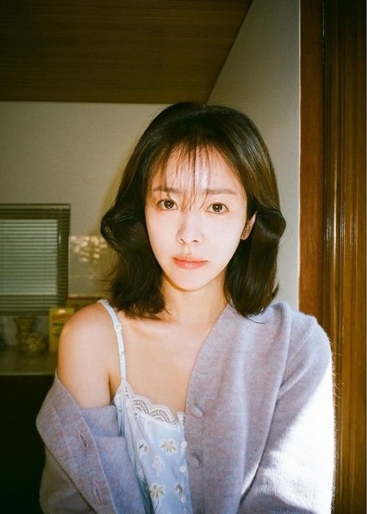 [서울=뉴시스] 한지민. (사진=한지민 인스타그램 캡처) 2023.11.30. photo@newsis.com *재판매 및 DB 금지