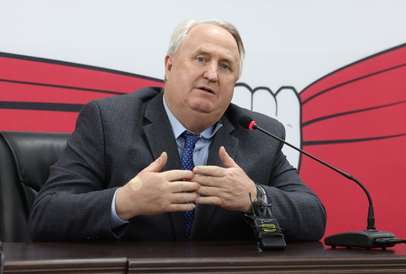 [서울=뉴시스] 추상철 기자 = 인요한 국민의힘 혁신위원장이 30일 오전 서울 여의도 국민의힘 당사에서 열린 '국민과 함께 혁신위원회 제11차 전체회의'에 참석해 발언하고 있다. 2023.11.30. scchoo@newsis.com