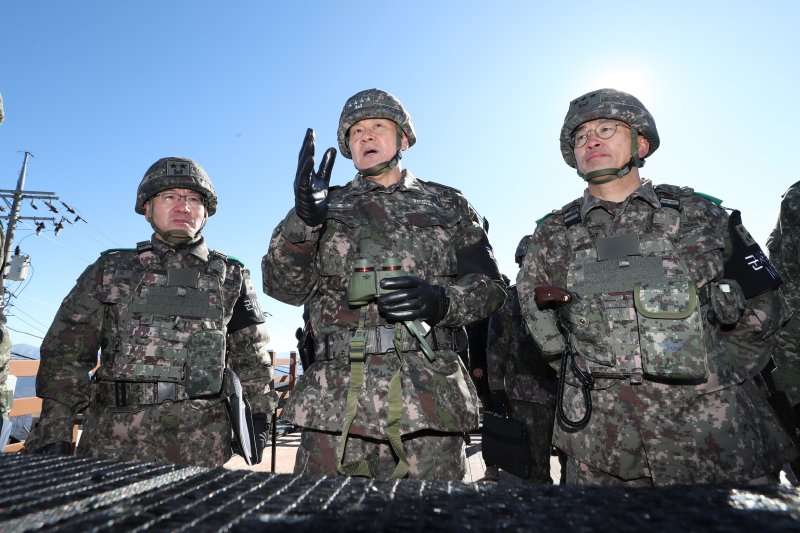 합참의장 '동부전선 GP' 방문 "적 도발에 즉시·강력히·끝까지 응징" 지시