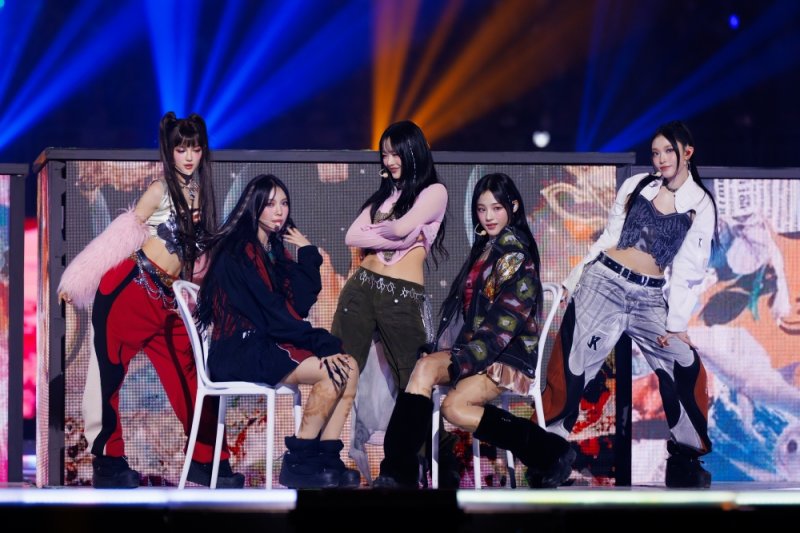 [서울=뉴시스] '멜론 뮤직 어워드 2023' 뉴진스. (사진 = 카카오엔터 제공) 2023.12.02. photo@newsis.com *재판매 및 DB 금지