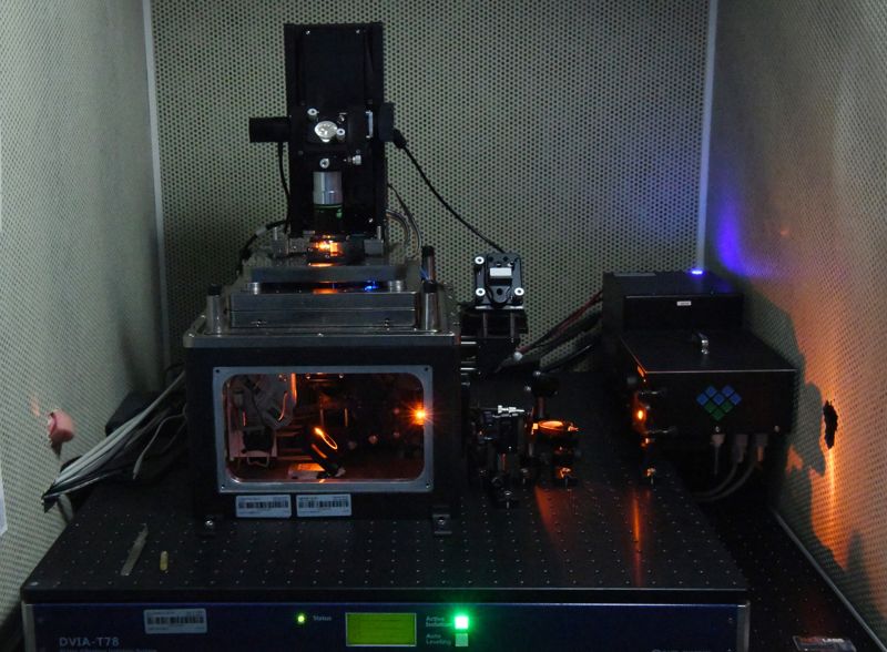 한국표준과학연구원(KRISS)이 원자힘현미경과 광유도력현미경, 전기힘현미경의 기능을 합친 융합 나노현미경을 개발했다. 표준과학연구원 제공