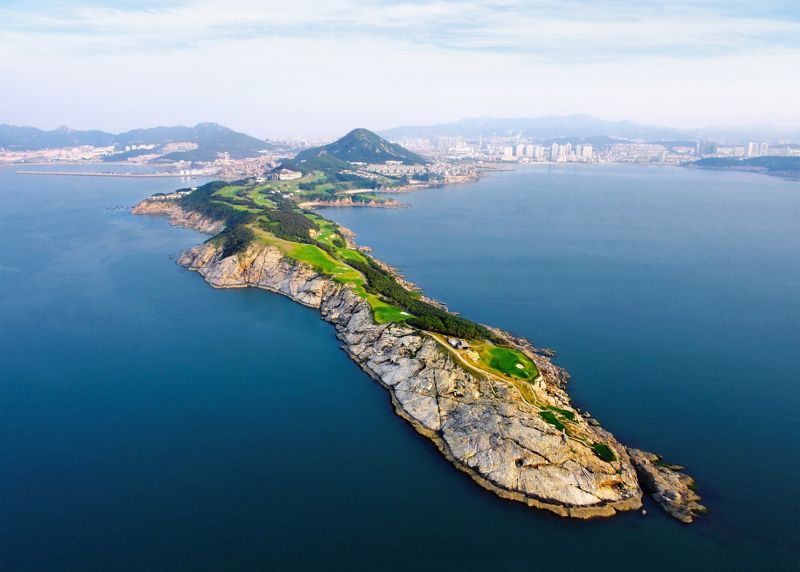 금호리조트가 중국에 보유한 ‘웨이하이포인트 호텔&골프 리조트’(CC) 드론 사진. 금호석유화학그룹 제공