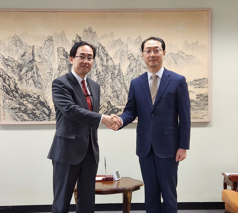 5일 김건 외교부 한반도평화교섭본부장과 나마즈 히로유키 일본 북핵수석대표가 서울 외교부 청사에서 협의했다.