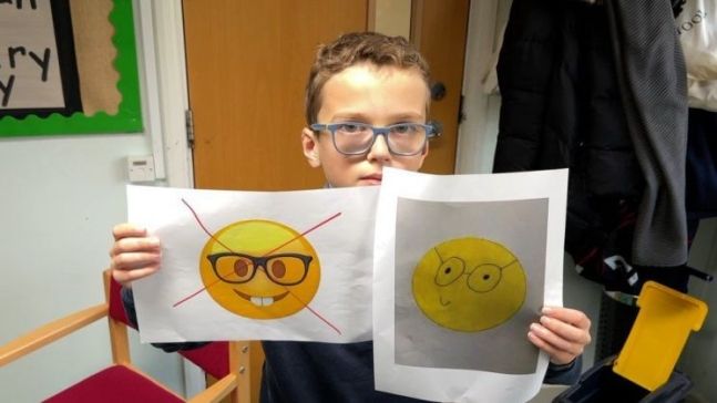 영국의 열 살 아이가 애플에 안경 쓴 이모지의 새 디자인을 제안했다. 사진=BBC 캡처