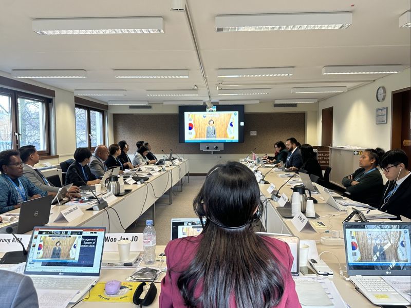 5일~6일 스위스 제네바 WHO 본부에서 개최 된 제9차 아시아 '인포산' 국제회의에서 참석자들이 회의를 진행하고 있다.