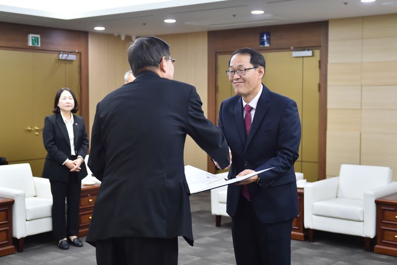 이준승 부산시 신임 행정부시장 취임