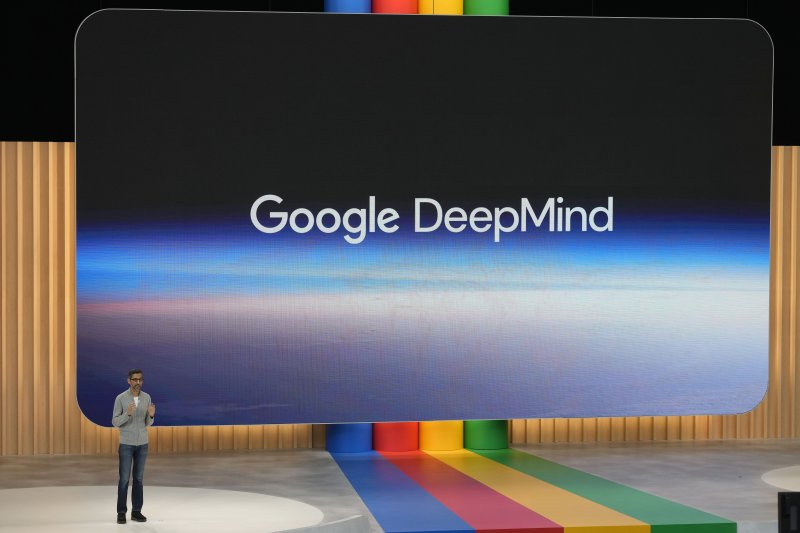 구글 최고경영자(CEO) 순다르 피차이가 구글 딥마인드에 대해 연설하고 있다.<div id='ad_body3' class='mbad_bottom' ></div> 사진=AP연합뉴스