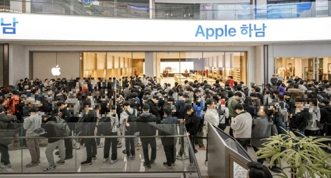 애플 하남은 오는 9일 오전 10시 일반을 대상으로 공식 개점했다. 오픈 전부터 1000여 명의 고객이 몰렸다. 제공=애플 하남