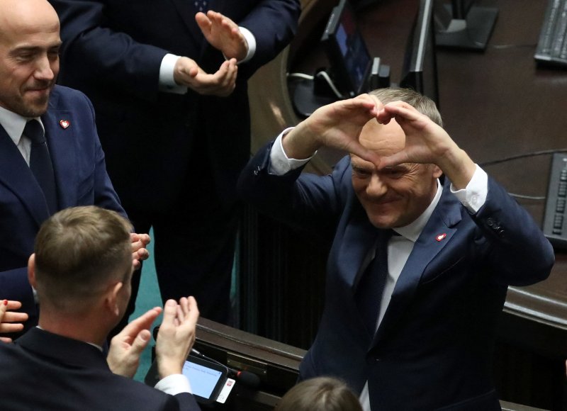 폴란드, 야권연합 투스크 새 총리 선출...한국 방산 수주 물거품될 수도