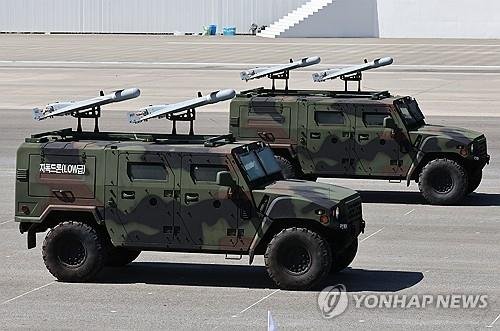 이것이 자폭드론(LOW급) (성남=연합뉴스) 윤동진 기자 = 22일 성남 서울공항에서 진행된 건군 75주년 국군의 날 최종 리허설에서 자폭드론(LOW급)이 분열을 하고 있다. 2023.9.26 mon@yna.co.kr