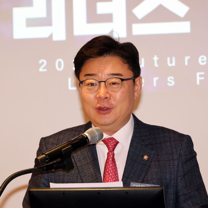 파이낸셜뉴스와 한국로봇산업협회가 주최하는 2023 미래 로봇 리더스 포럼이 13일 서울 중구 웨스틴 조선 호텔에서 열렸다. 이 자리에서 국회 산업통상자원중소벤처기업위원회 소속 여당 간사인 김성원 국민의힘 의원이 축사를 하고 있다. 사진=서동일 기자