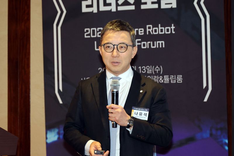 나유석 대신증권 IPO담당 전무가 13일 서울 중구 웨스틴조선호텔에서 열린 ‘2023 미래 로봇 리더스 포럼’에서 ‘로봇산업을 포함한 미래산업 IPO’을 주제로 한 강연을 진행하고 있다. 사진=서동일 기자